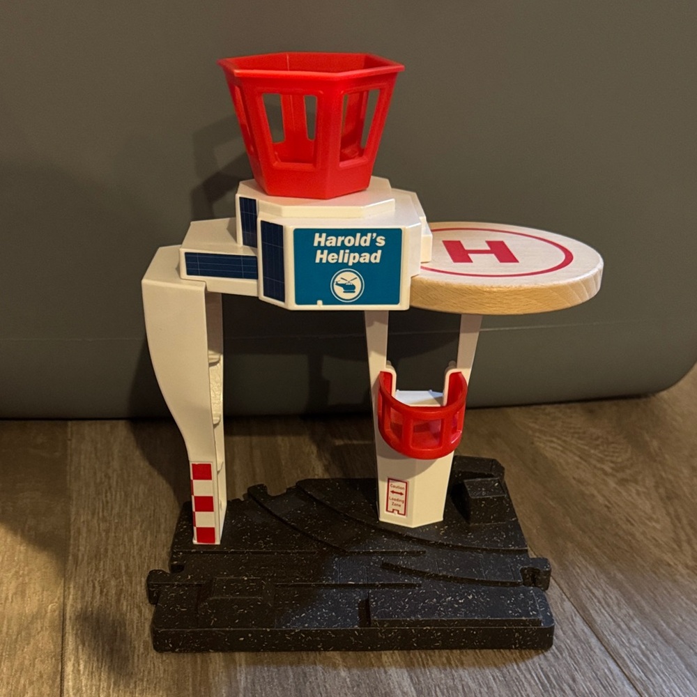 Thomas and friends Red and White Harold's Helipad Toy